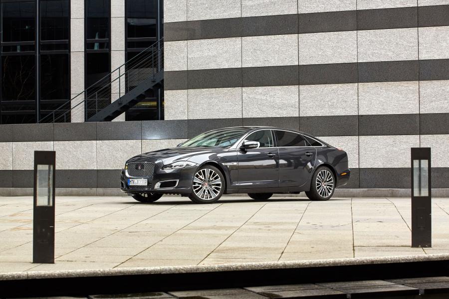 Jaguar XJ L Autobiography 2015 года  (WW) (фото 9 из 23)